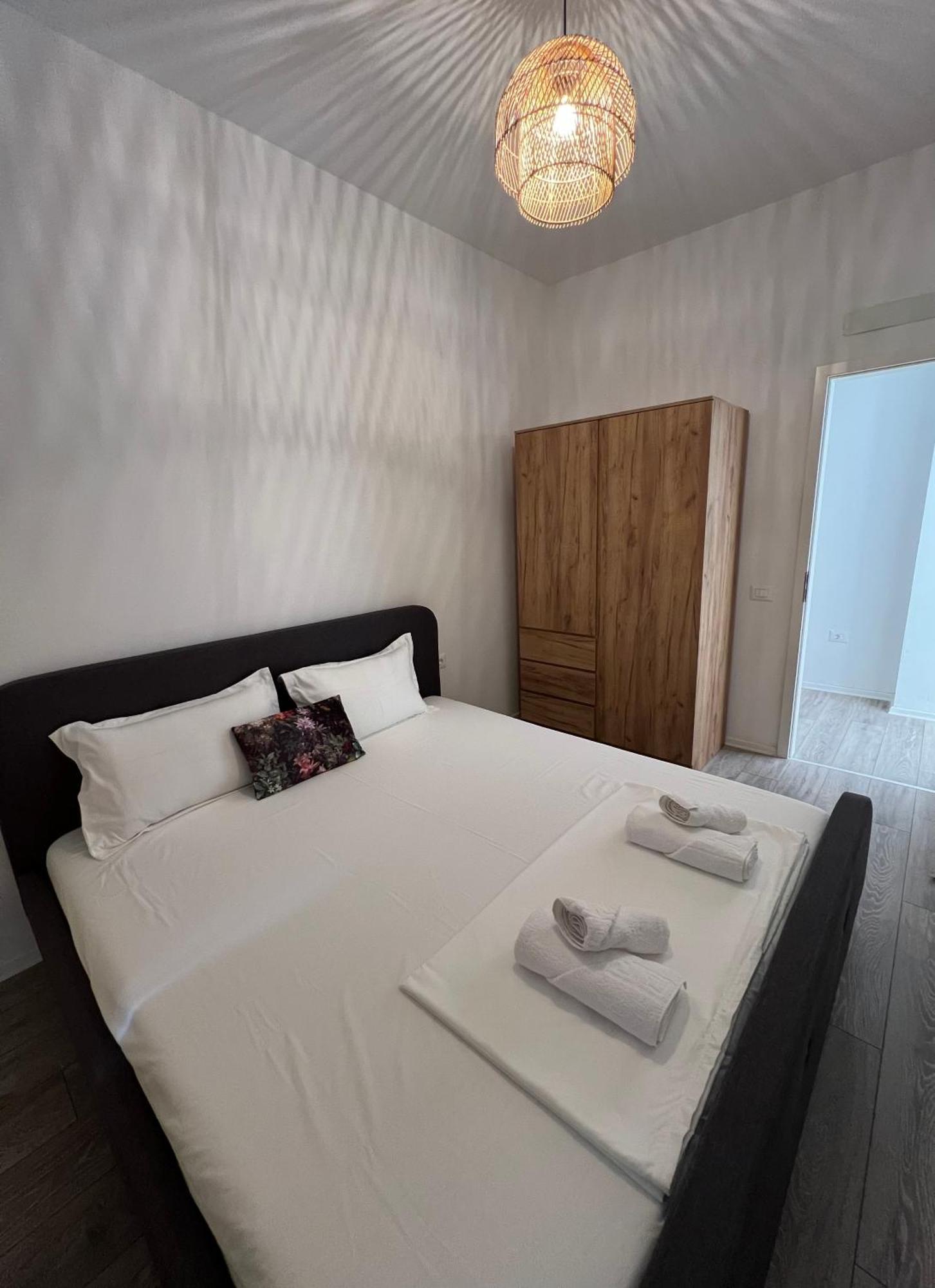 Sunflower Apartment 地拉那 外观 照片